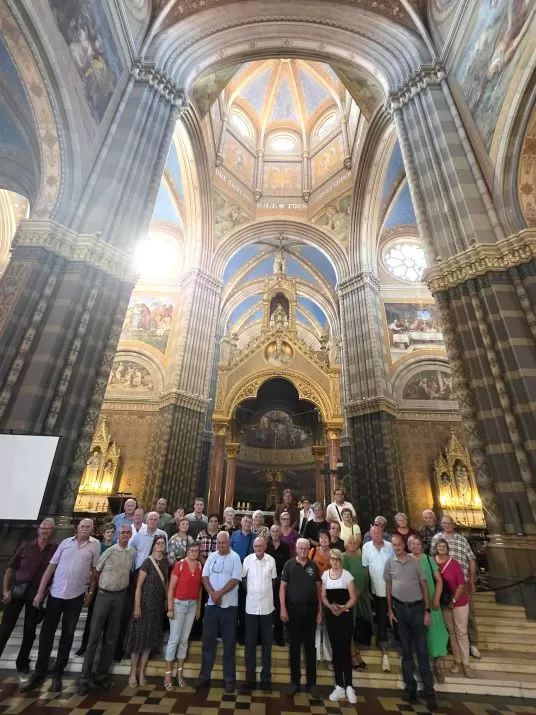 [FOTO] Pleternički umirovljenici prisustvovali  mimohodu na „Vinkovačkim jesenima“ te posjetili Đakovo-srce Slavonije 