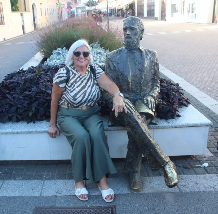 [FOTO] Pleternički umirovljenici prisustvovali  mimohodu na „Vinkovačkim jesenima“ te posjetili Đakovo-srce Slavonije 