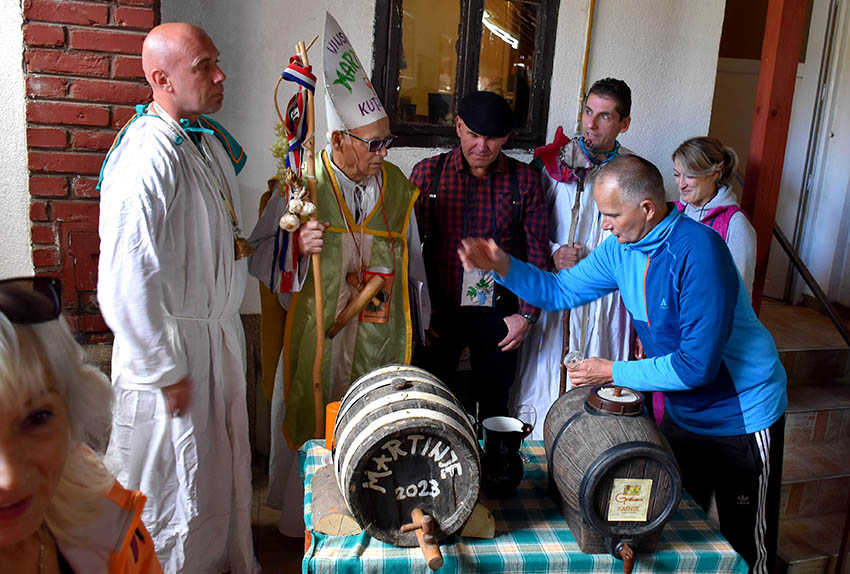 Martinjski kumovi obitelji Krsnik iz Kutjeva Iva iz Boke Kotorske i Petar iz Bačke Palanke