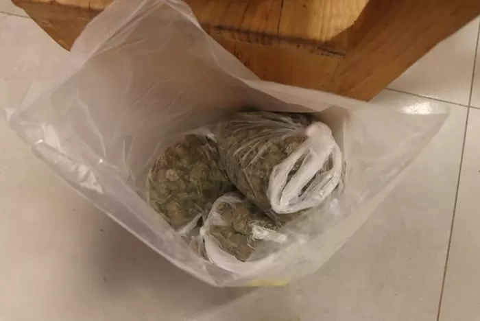 Na nekoliko lokacija pronađena veća količina droge i oružja