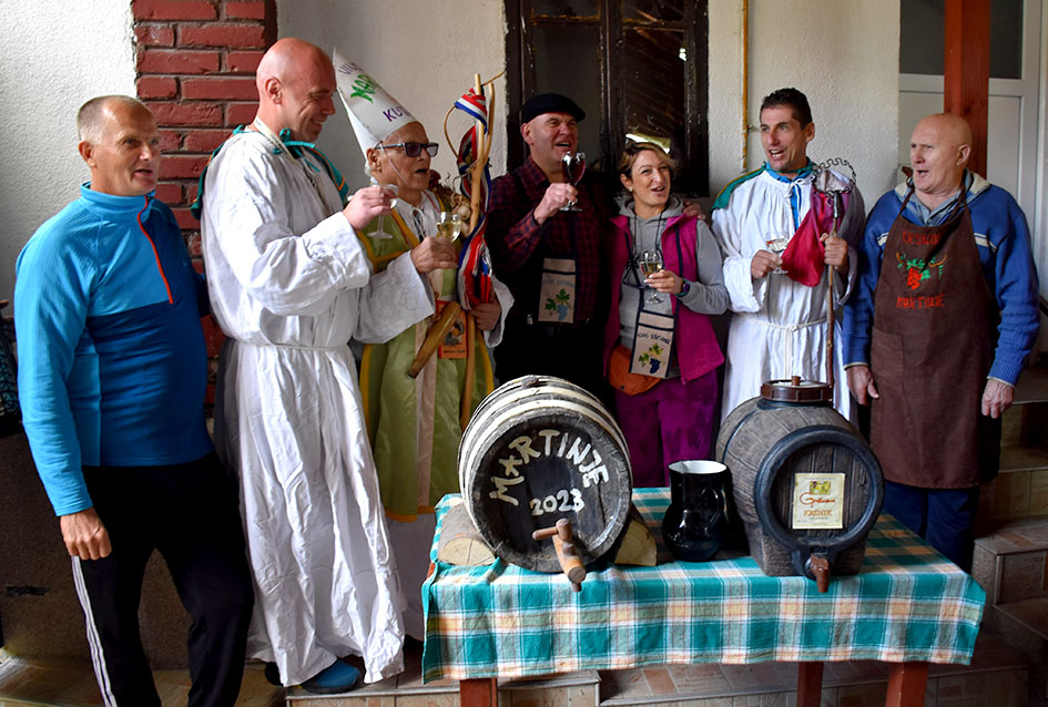 Martinjski kumovi obitelji Krsnik iz Kutjeva Iva iz Boke Kotorske i Petar iz Bačke Palanke