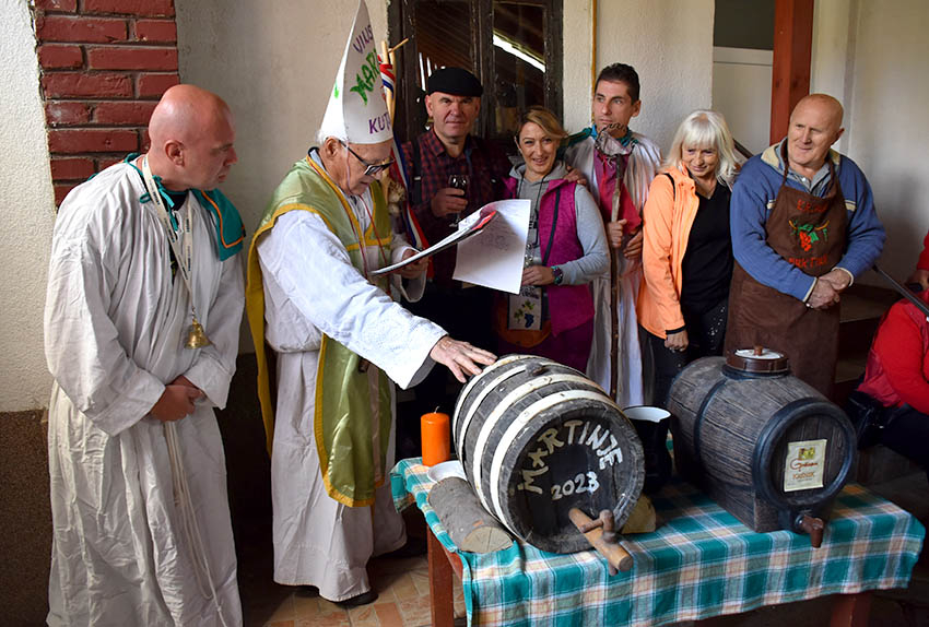 Martinjski kumovi obitelji Krsnik iz Kutjeva Iva iz Boke Kotorske i Petar iz Bačke Palanke