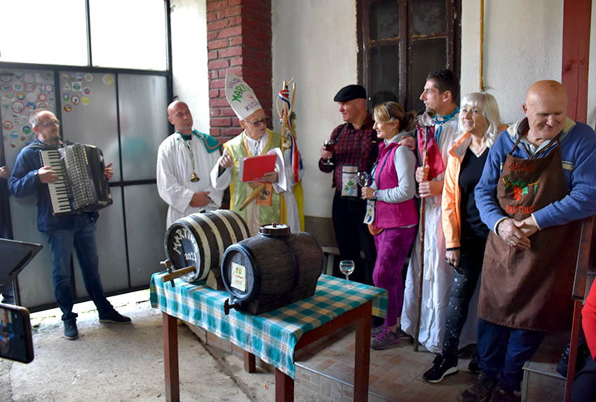 Martinjski kumovi obitelji Krsnik iz Kutjeva Iva iz Boke Kotorske i Petar iz Bačke Palanke