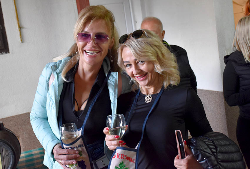 Martinjski kumovi obitelji Krsnik iz Kutjeva Iva iz Boke Kotorske i Petar iz Bačke Palanke