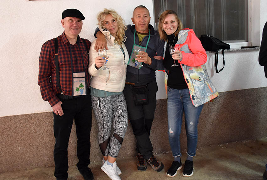 Martinjski kumovi obitelji Krsnik iz Kutjeva Iva iz Boke Kotorske i Petar iz Bačke Palanke