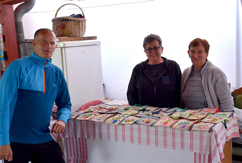 Martinjski kumovi obitelji Krsnik iz Kutjeva Iva iz Boke Kotorske i Petar iz Bačke Palanke