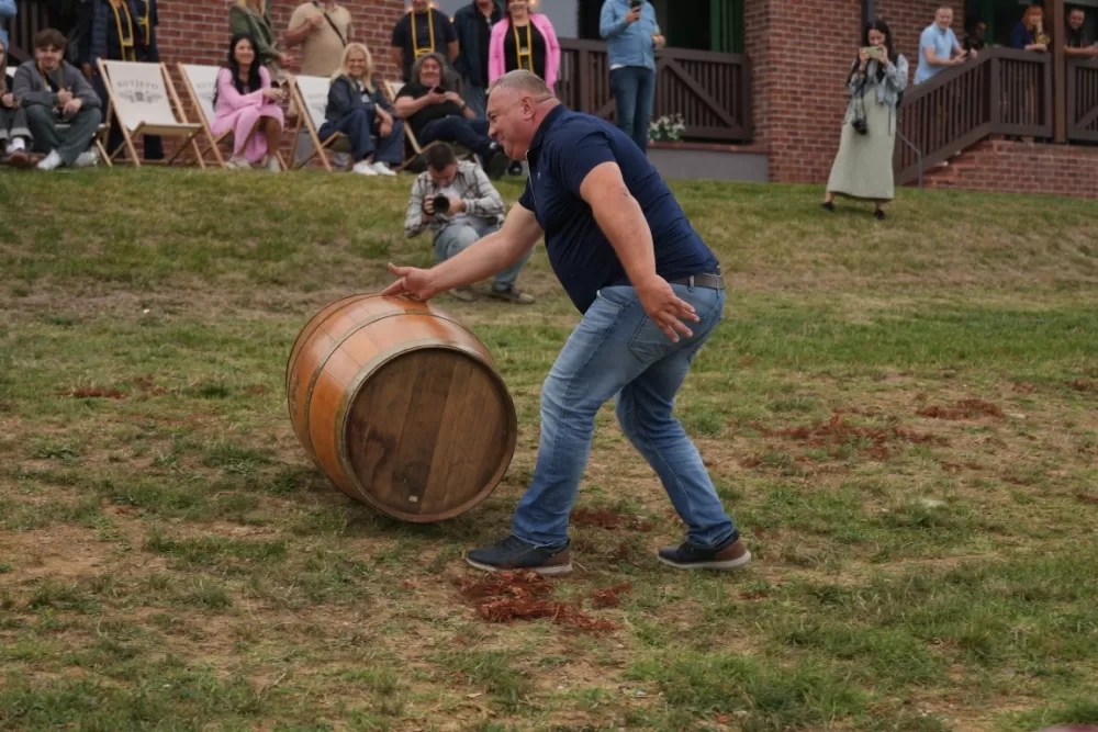 (FOTOGALERIJA) Dan berbe u Vinariji Kutjevo d.d. uz zanimljiva natjecanja 