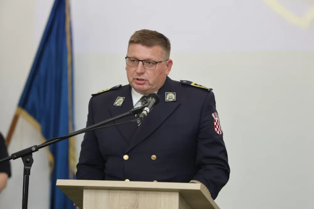 (FOTOGALERIJA) Dostojanstveno obilježen Dan policije u Brodsko-posavskoj županiji: Pijetet, zahvalnost i predanost službi