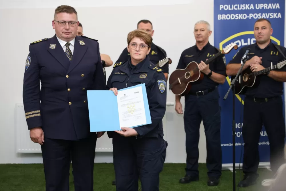 (FOTOGALERIJA) Dostojanstveno obilježen Dan policije u Brodsko-posavskoj županiji: Pijetet, zahvalnost i predanost službi