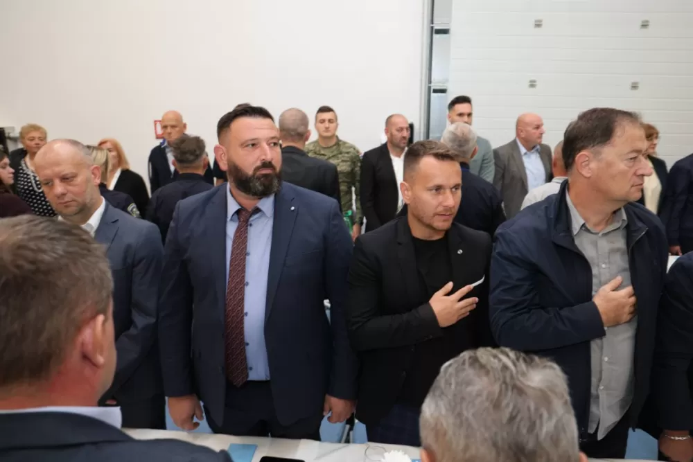 (FOTOGALERIJA) Dostojanstveno obilježen Dan policije u Brodsko-posavskoj županiji: Pijetet, zahvalnost i predanost službi