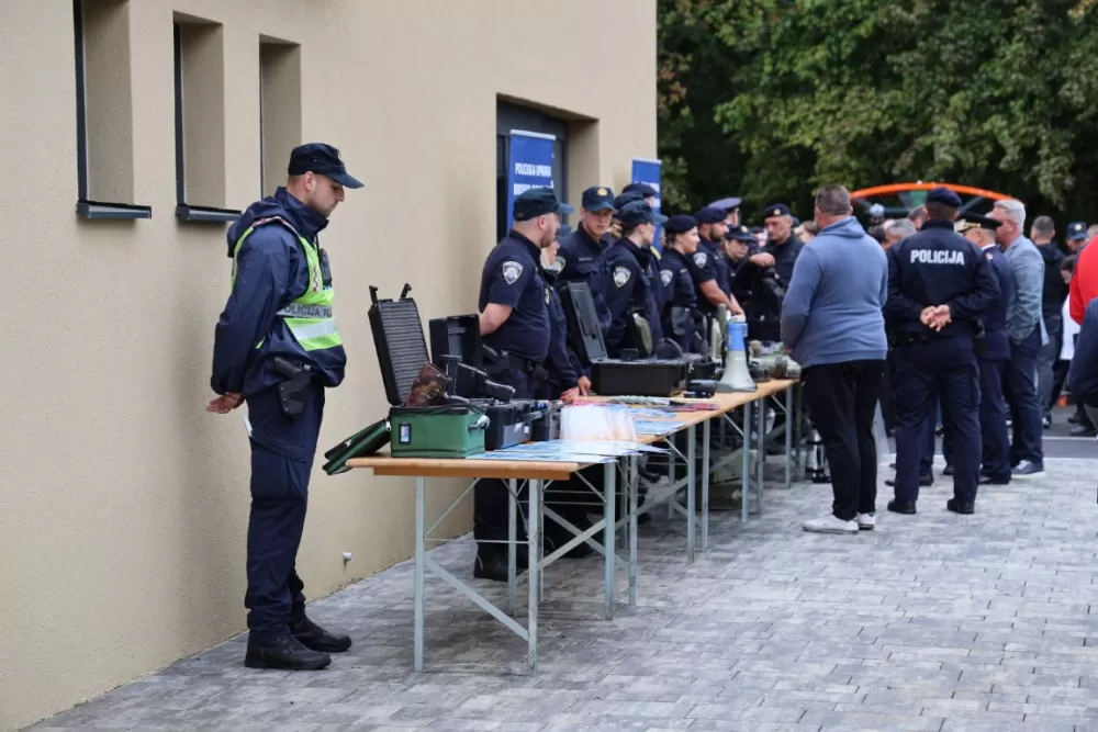 (FOTOGALERIJA) Dostojanstveno obilježen Dan policije u Brodsko-posavskoj županiji: Pijetet, zahvalnost i predanost službi