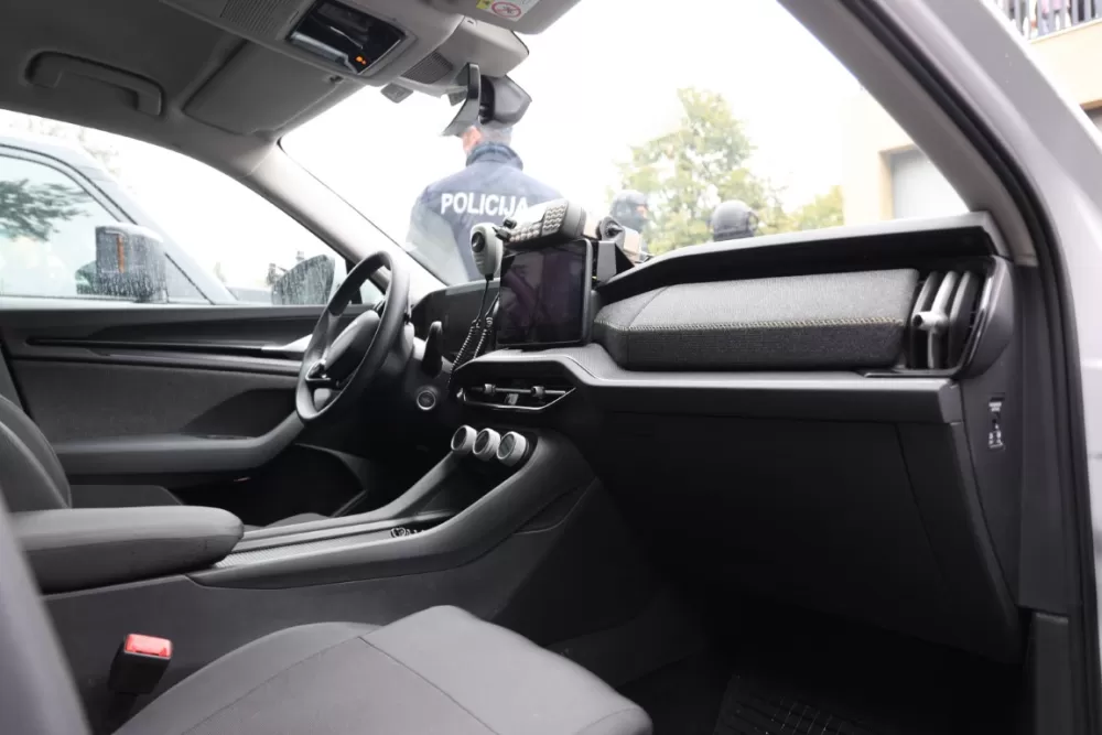 (FOTOGALERIJA) Dostojanstveno obilježen Dan policije u Brodsko-posavskoj županiji: Pijetet, zahvalnost i predanost službi