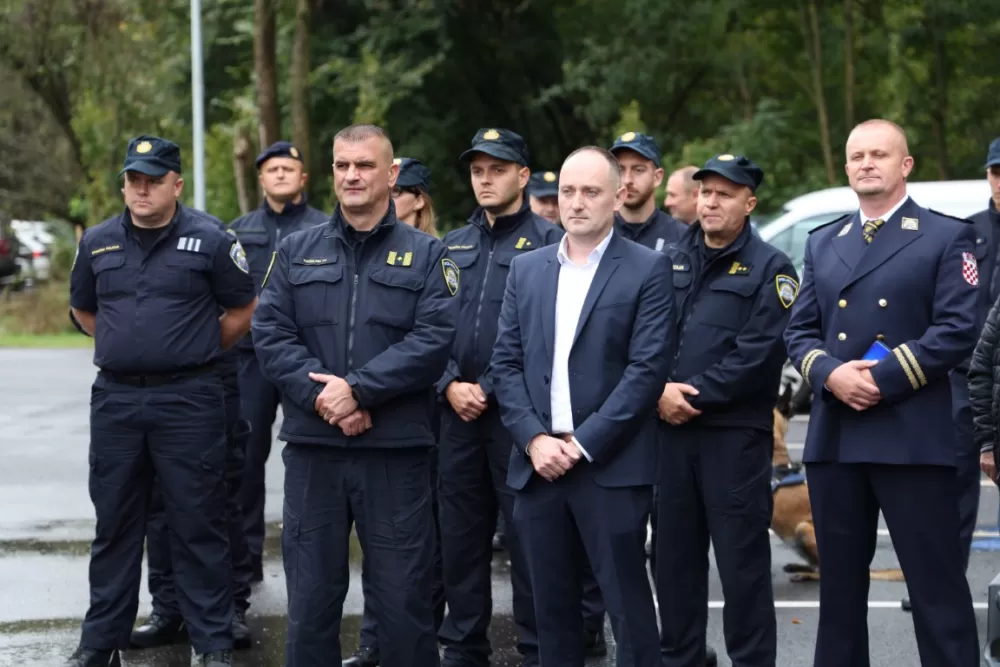 (FOTOGALERIJA) Dostojanstveno obilježen Dan policije u Brodsko-posavskoj županiji: Pijetet, zahvalnost i predanost službi