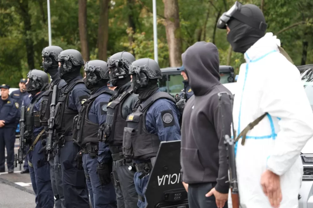 (FOTOGALERIJA) Dostojanstveno obilježen Dan policije u Brodsko-posavskoj županiji: Pijetet, zahvalnost i predanost službi