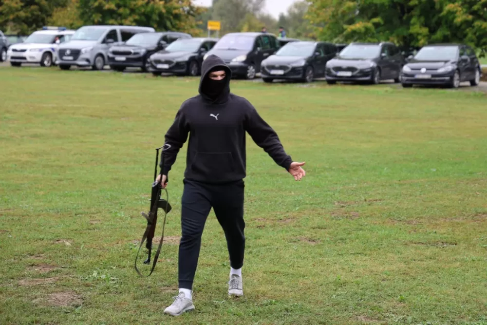 (FOTOGALERIJA) Dostojanstveno obilježen Dan policije u Brodsko-posavskoj županiji: Pijetet, zahvalnost i predanost službi