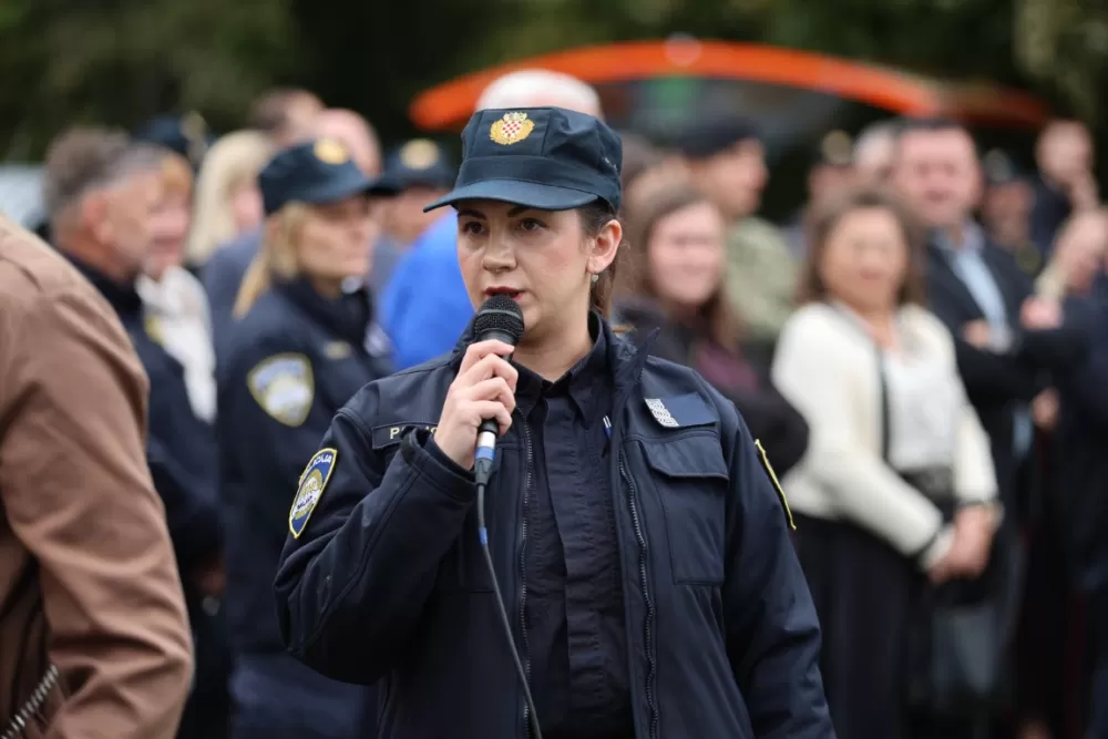 (FOTOGALERIJA) Dostojanstveno obilježen Dan policije u Brodsko-posavskoj županiji: Pijetet, zahvalnost i predanost službi