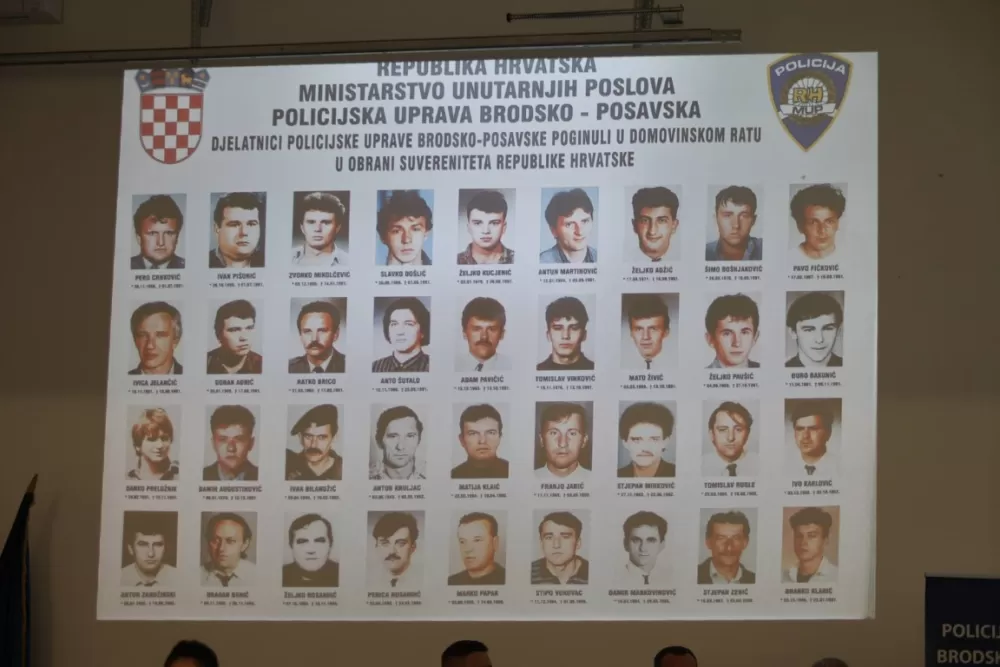 (FOTOGALERIJA) Dostojanstveno obilježen Dan policije u Brodsko-posavskoj županiji: Pijetet, zahvalnost i predanost službi