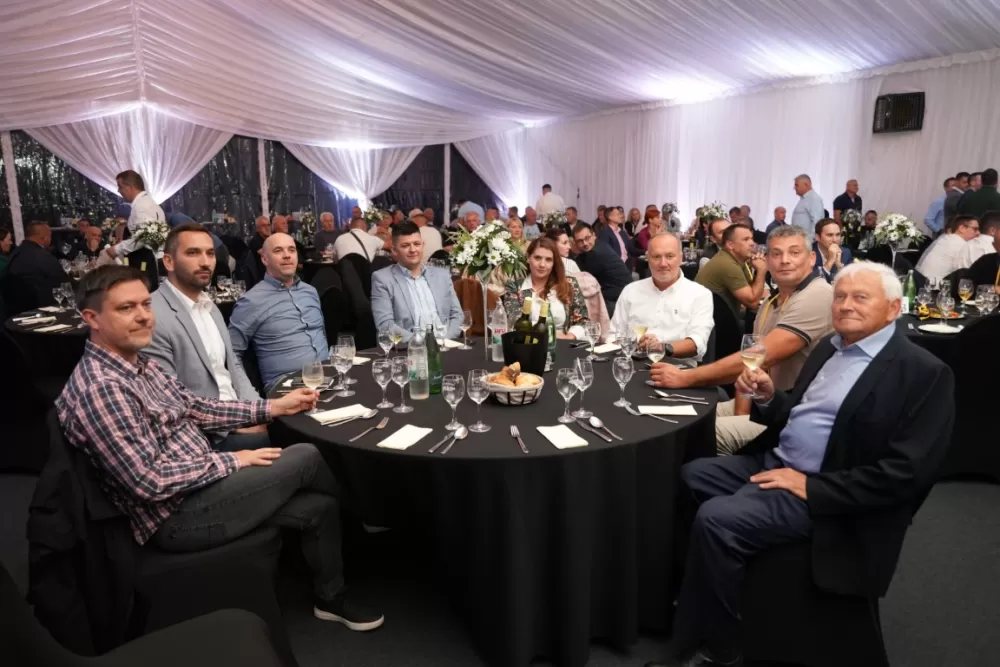 Velika fešta za kupce i poslovne partnere u vinogradima Kutjeva d.d.: Uprizoreno i kako se nekad ʼgaziloʼ grožđe
