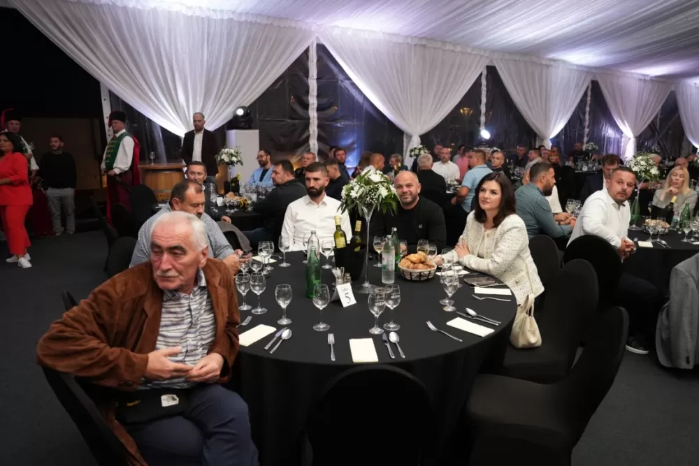 Velika fešta za kupce i poslovne partnere u vinogradima Kutjeva d.d.: Uprizoreno i kako se nekad ʼgaziloʼ grožđe