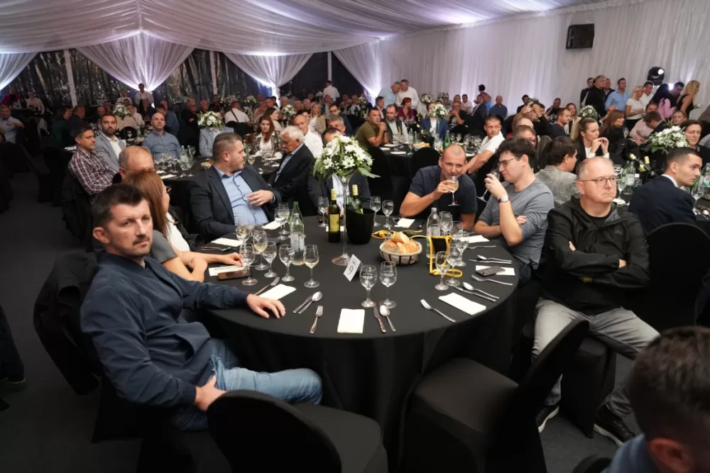 Velika fešta za kupce i poslovne partnere u vinogradima Kutjeva d.d.: Uprizoreno i kako se nekad ʼgaziloʼ grožđe