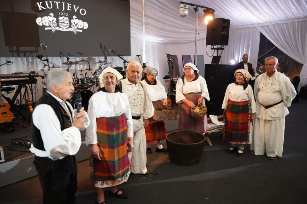 Velika fešta za kupce i poslovne partnere u vinogradima Kutjeva d.d.: Uprizoreno i kako se nekad ʼgaziloʼ grožđe