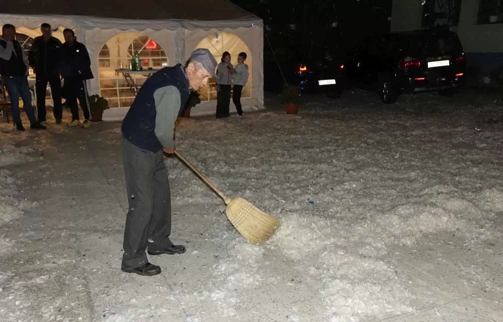 Slavonska fešta za pamćenje: Rođeni blizanci Bruno i Borna, slavilo se uz perje, pjesmu i 90. rođendan pradjeda