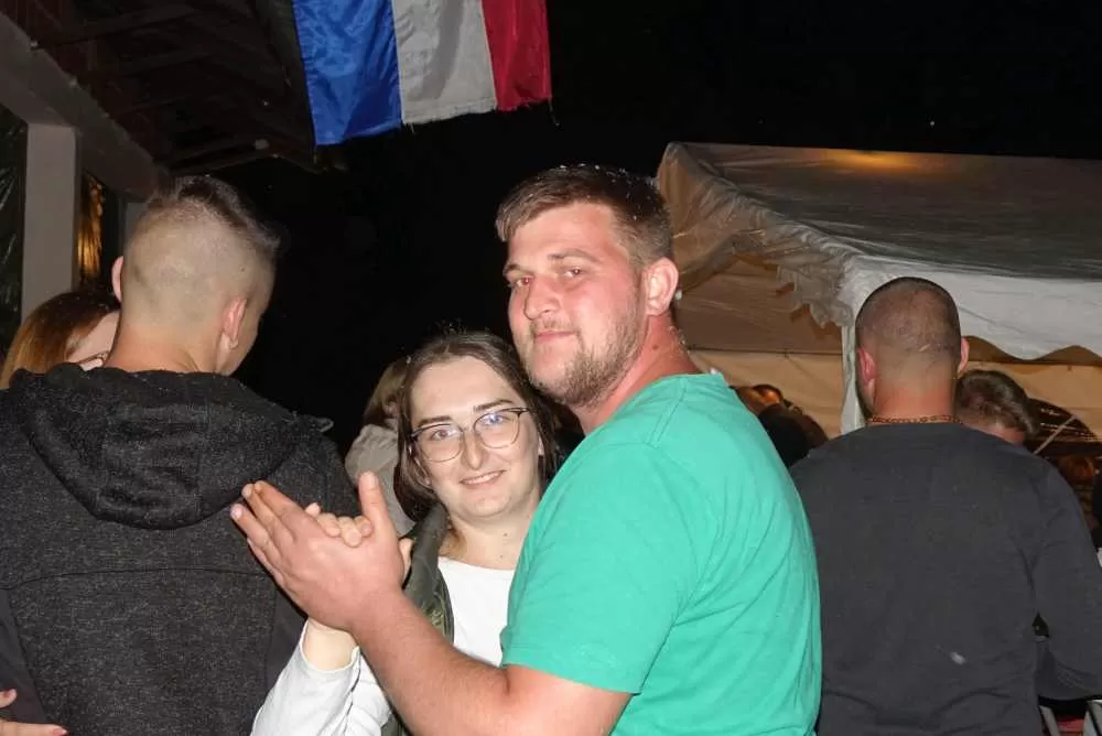Slavonska fešta za pamćenje: Rođeni blizanci Bruno i Borna, slavilo se uz perje, pjesmu i 90. rođendan pradjeda