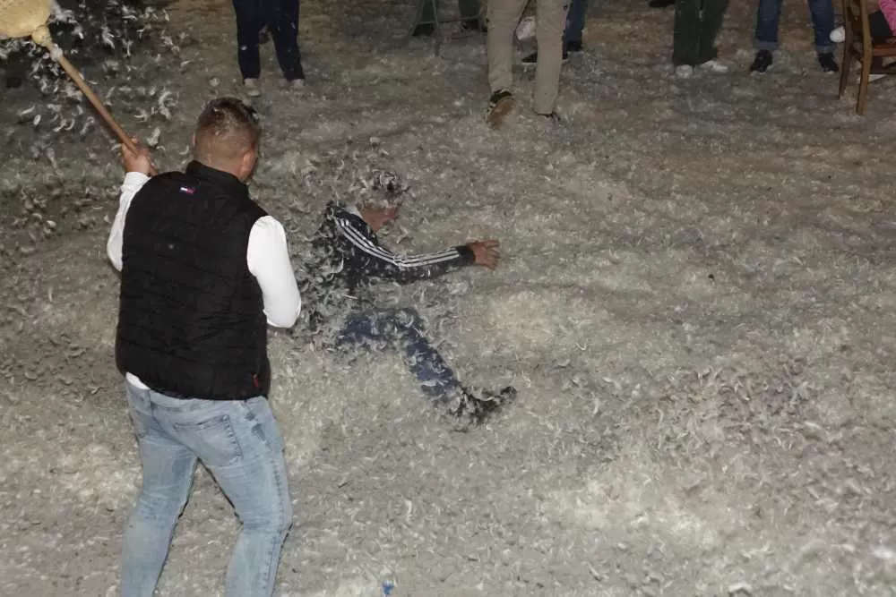 Slavonska fešta za pamćenje: Rođeni blizanci Bruno i Borna, slavilo se uz perje, pjesmu i 90. rođendan pradjeda