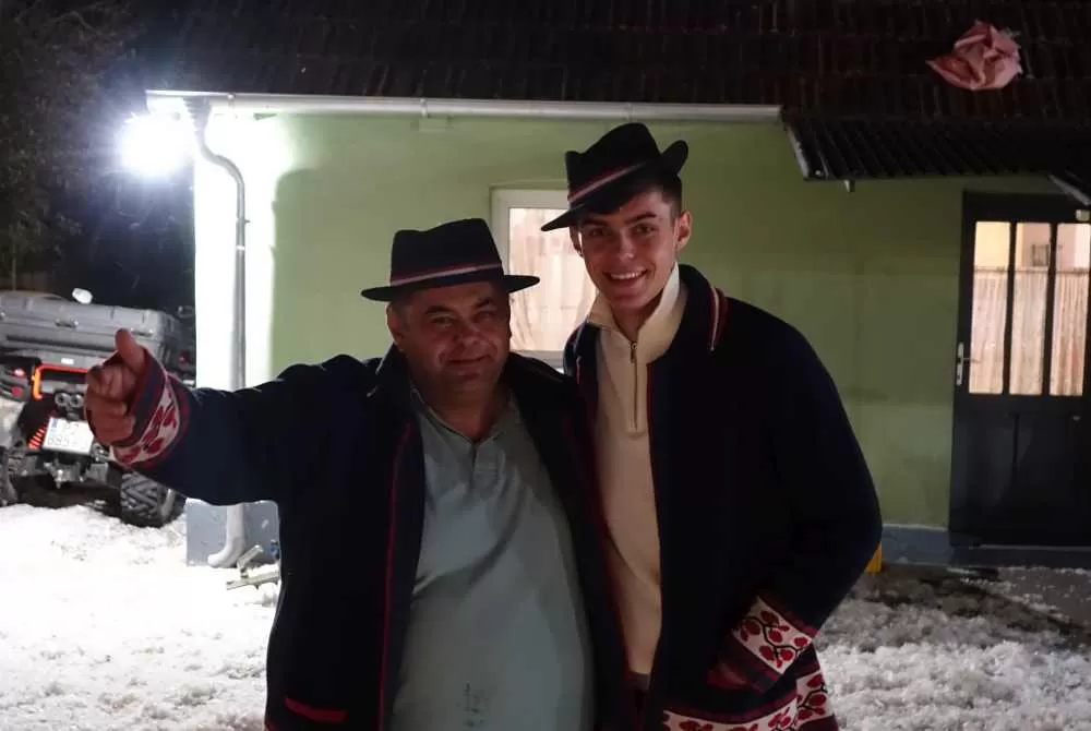 Slavonska fešta za pamćenje: Rođeni blizanci Bruno i Borna, slavilo se uz perje, pjesmu i 90. rođendan pradjeda