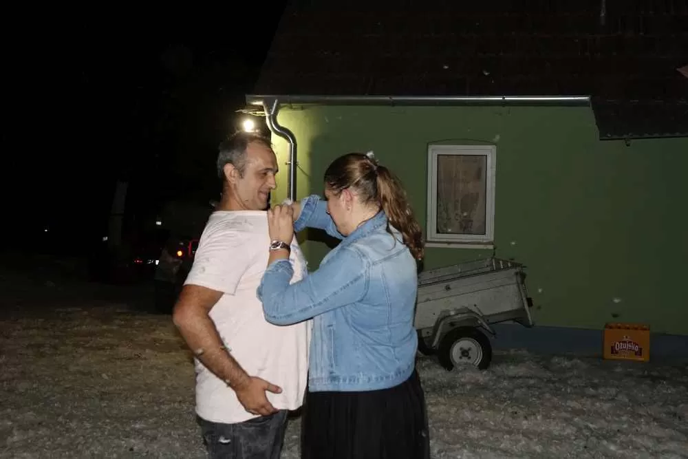Slavonska fešta za pamćenje: Rođeni blizanci Bruno i Borna, slavilo se uz perje, pjesmu i 90. rođendan pradjeda