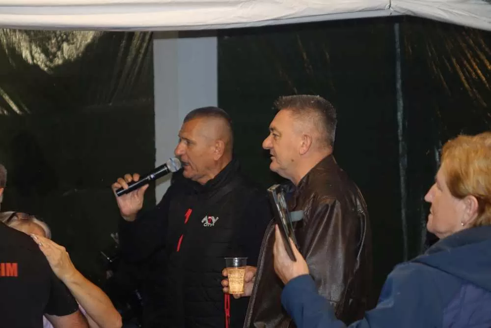 Slavonska fešta za pamćenje: Rođeni blizanci Bruno i Borna, slavilo se uz perje, pjesmu i 90. rođendan pradjeda