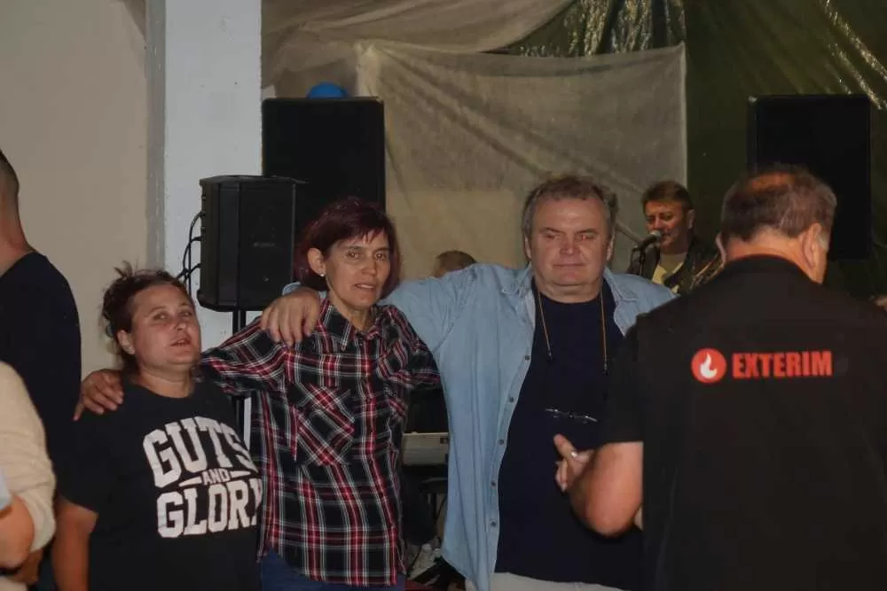 Slavonska fešta za pamćenje: Rođeni blizanci Bruno i Borna, slavilo se uz perje, pjesmu i 90. rođendan pradjeda