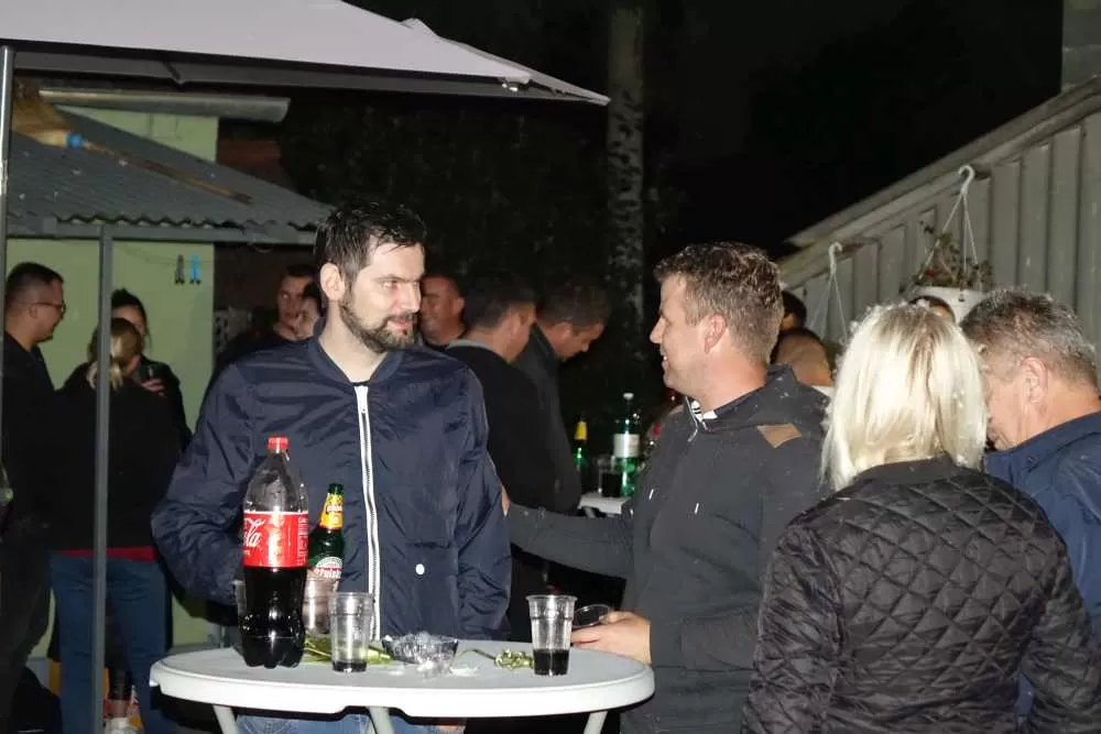 Slavonska fešta za pamćenje: Rođeni blizanci Bruno i Borna, slavilo se uz perje, pjesmu i 90. rođendan pradjeda