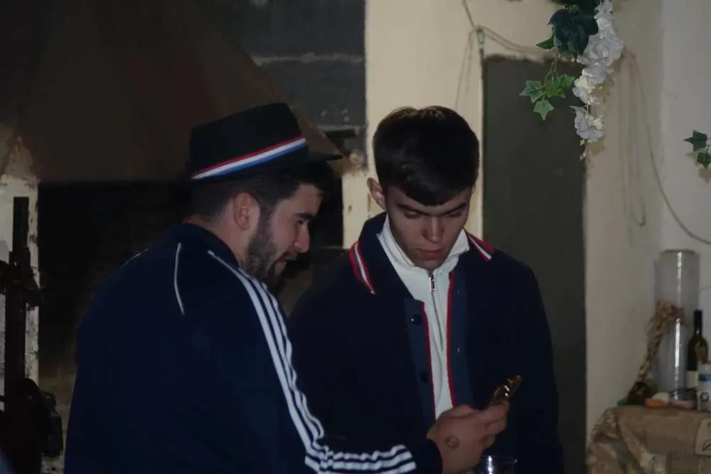 Slavonska fešta za pamćenje: Rođeni blizanci Bruno i Borna, slavilo se uz perje, pjesmu i 90. rođendan pradjeda