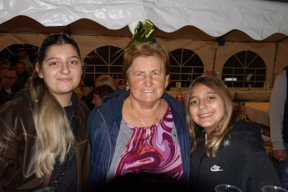 Slavonska fešta za pamćenje: Rođeni blizanci Bruno i Borna, slavilo se uz perje, pjesmu i 90. rođendan pradjeda