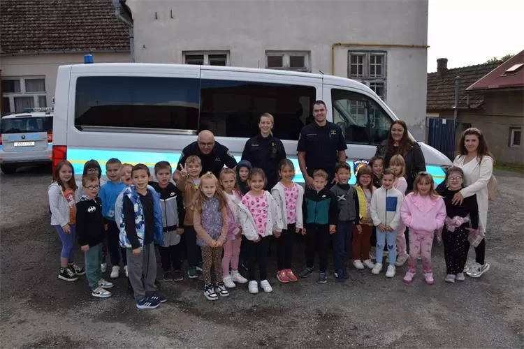 Požega.eu | Djeca iz dječjeg vrtića „Grozdić“ posjetila Interventnu policiju