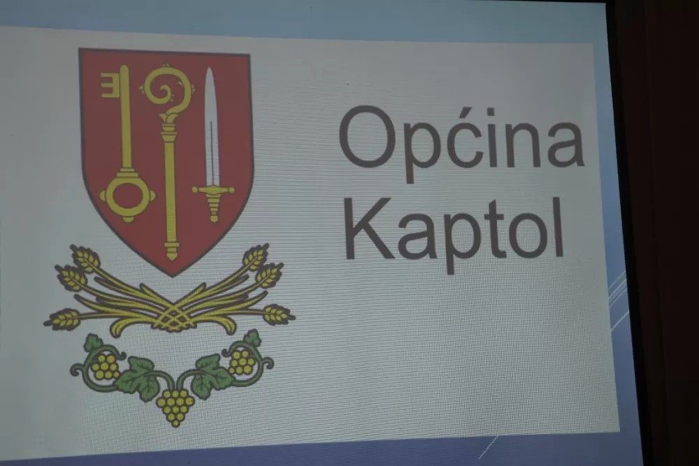 Tamburaši Podrumski bećari i Astal osvojili nagrade na subotičkom festivalu, koji je priznanje dao požeškom novinaru