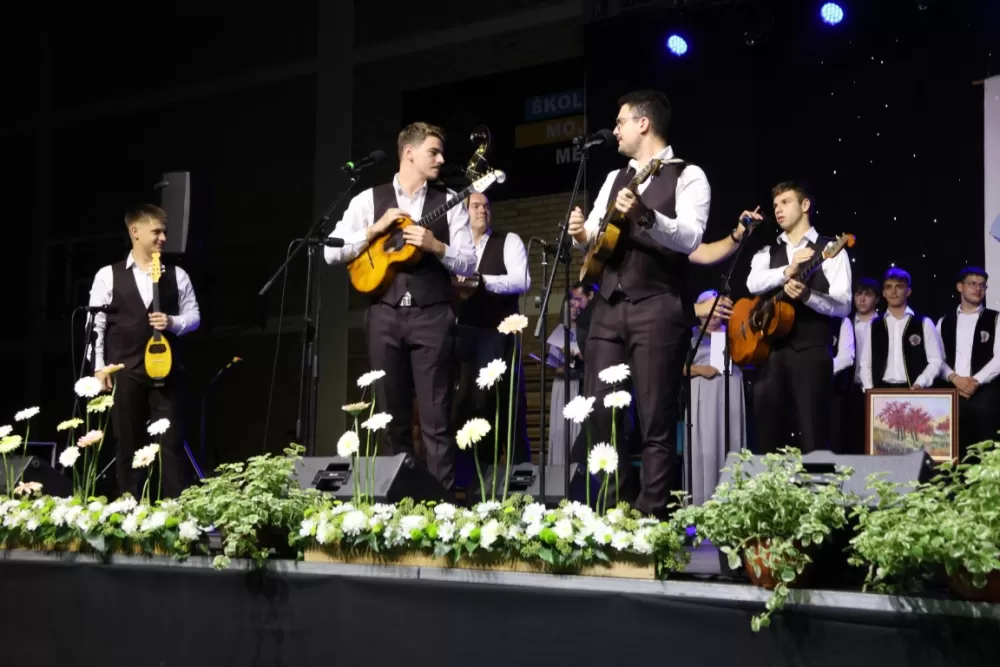 Tamburaši Podrumski bećari i Astal osvojili nagrade na subotičkom festivalu, koji je priznanje dao požeškom novinaru
