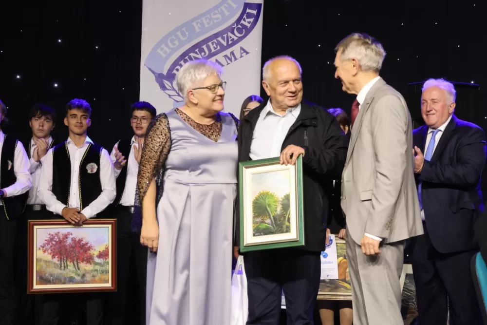 Tamburaši Podrumski bećari i Astal osvojili nagrade na subotičkom festivalu, koji je priznanje dao požeškom novinaru