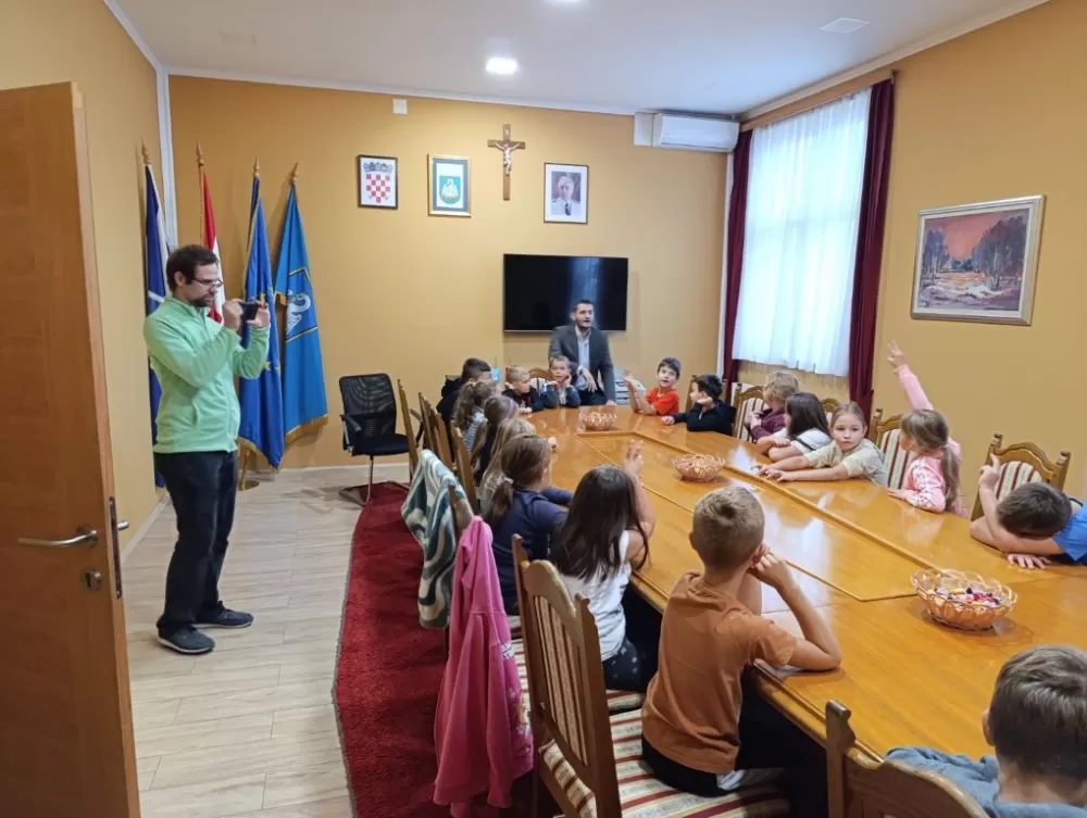 Prvašići iz Sibinja posjetili općinsku upravu i razgovarali s načelnikom