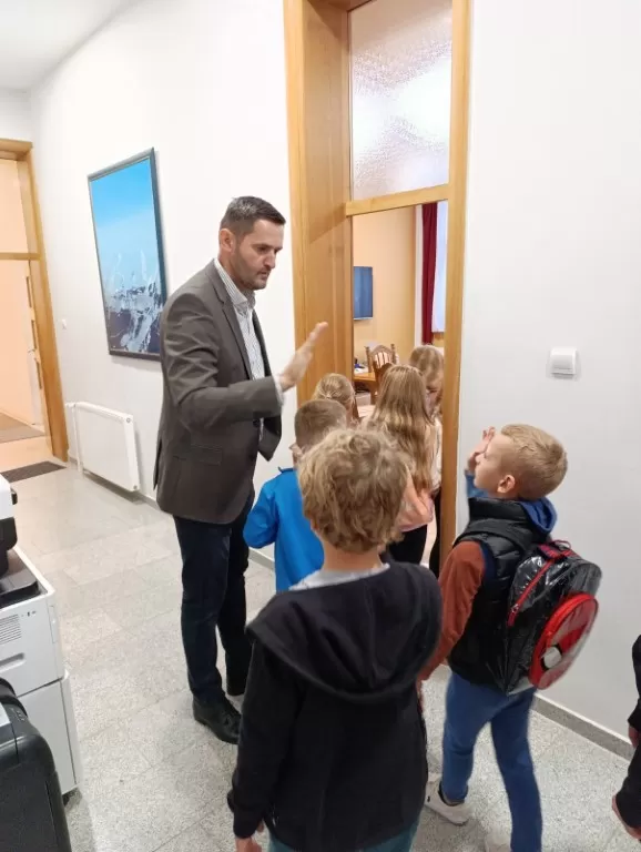 Prvašići iz Sibinja posjetili općinsku upravu i razgovarali s načelnikom