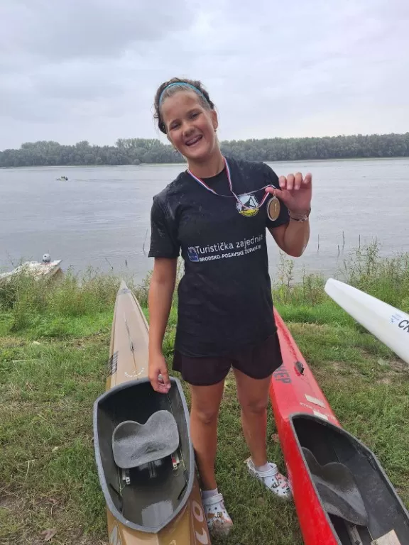 Brodski kajakaši dominirali na Jošavi – Idania Sutlović peterostruka prvakinja