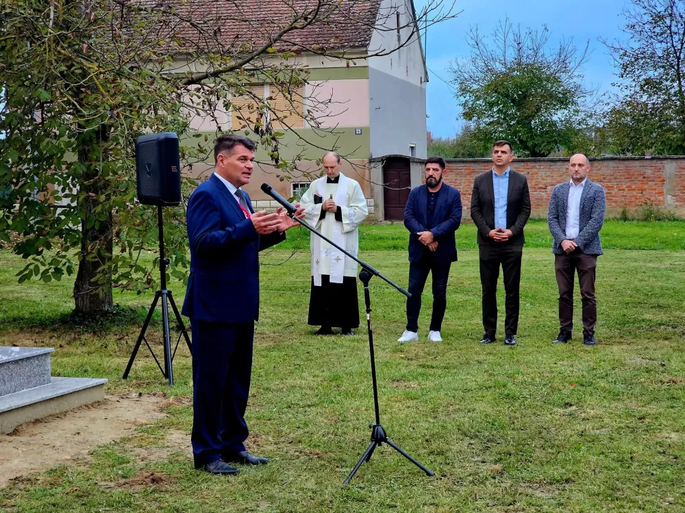 Bebrina obilježila 1100 godina Hrvatskog kraljevstva spomen-pločom i sadnjom lipa