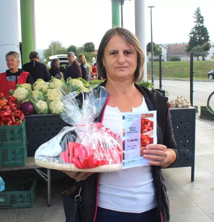 Požega.eu | Marica Kožumanac iz Zagrađa i članice Hrvatskog ženskog društva pripremili najbolji ajvar