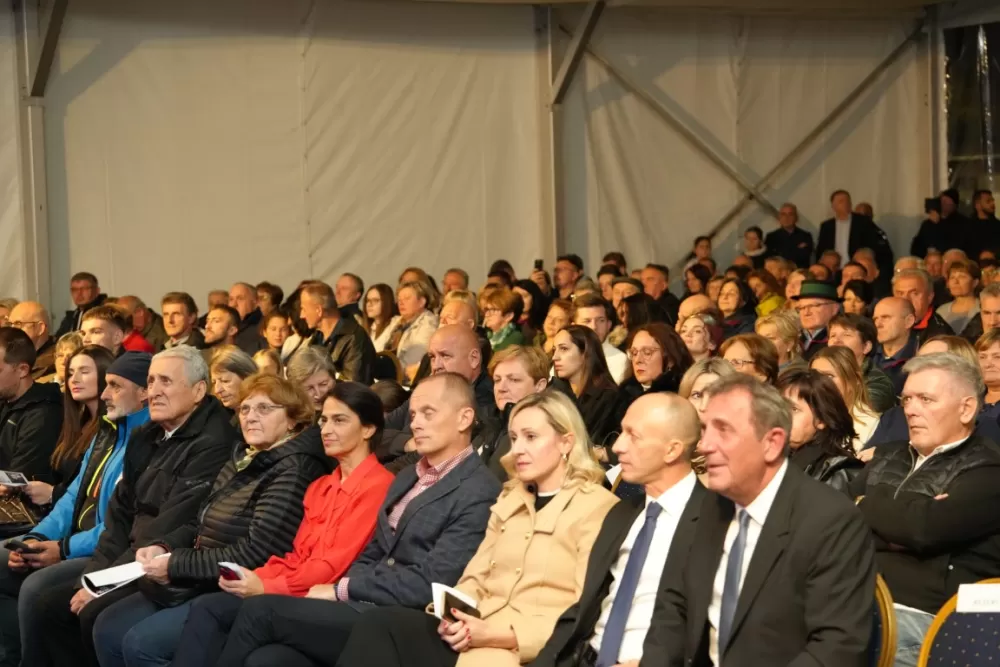 Davorski tamburaši Satir na Lika Festu - ovog ponedjeljka prikaz spota na CMC TV