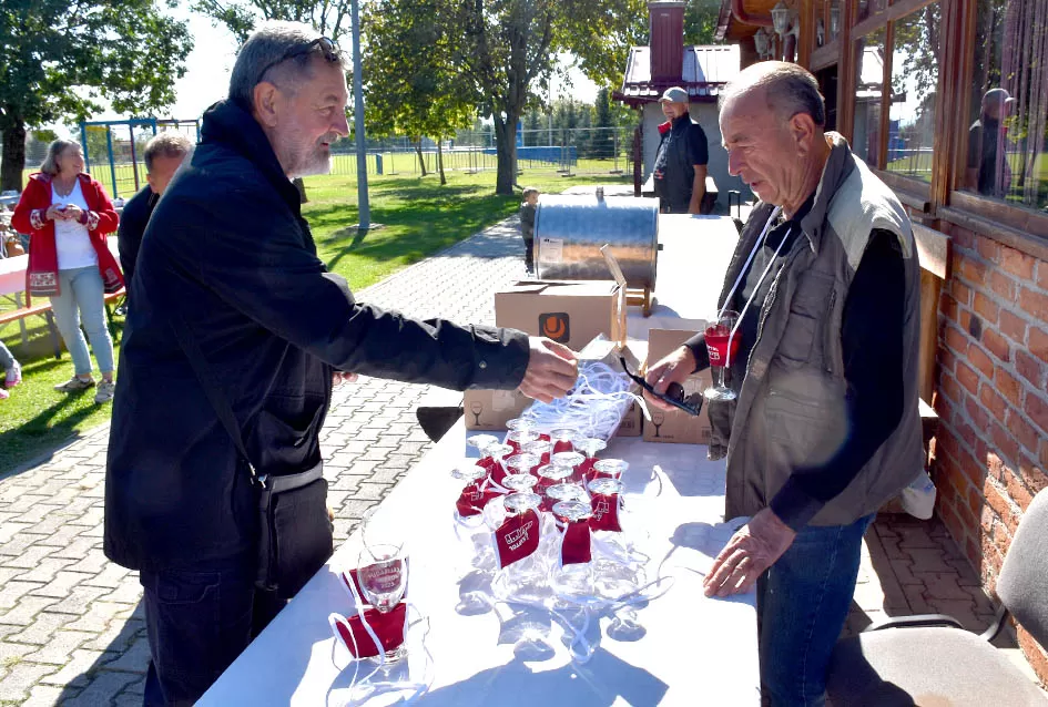 [FOTOGALERIJA] Željko Rodić  skuhao najbolji kotlić na 14. kaptolačkoj pudarijadi