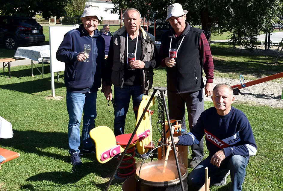[FOTOGALERIJA] Željko Rodić  skuhao najbolji kotlić na 14. kaptolačkoj pudarijadi