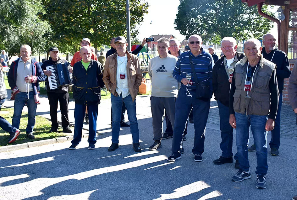 [FOTOGALERIJA] Željko Rodić  skuhao najbolji kotlić na 14. kaptolačkoj pudarijadi