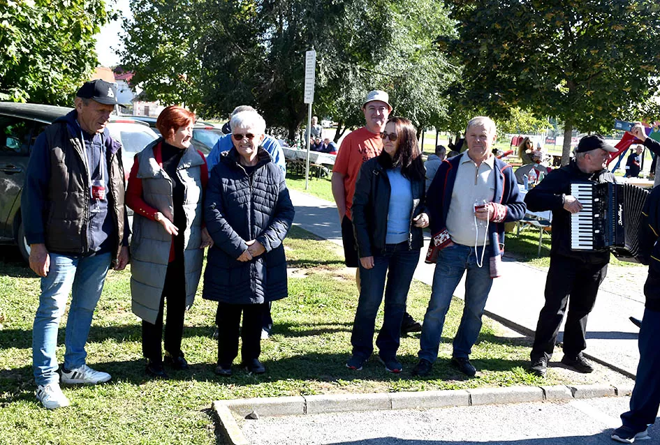 [FOTOGALERIJA] Željko Rodić  skuhao najbolji kotlić na 14. kaptolačkoj pudarijadi