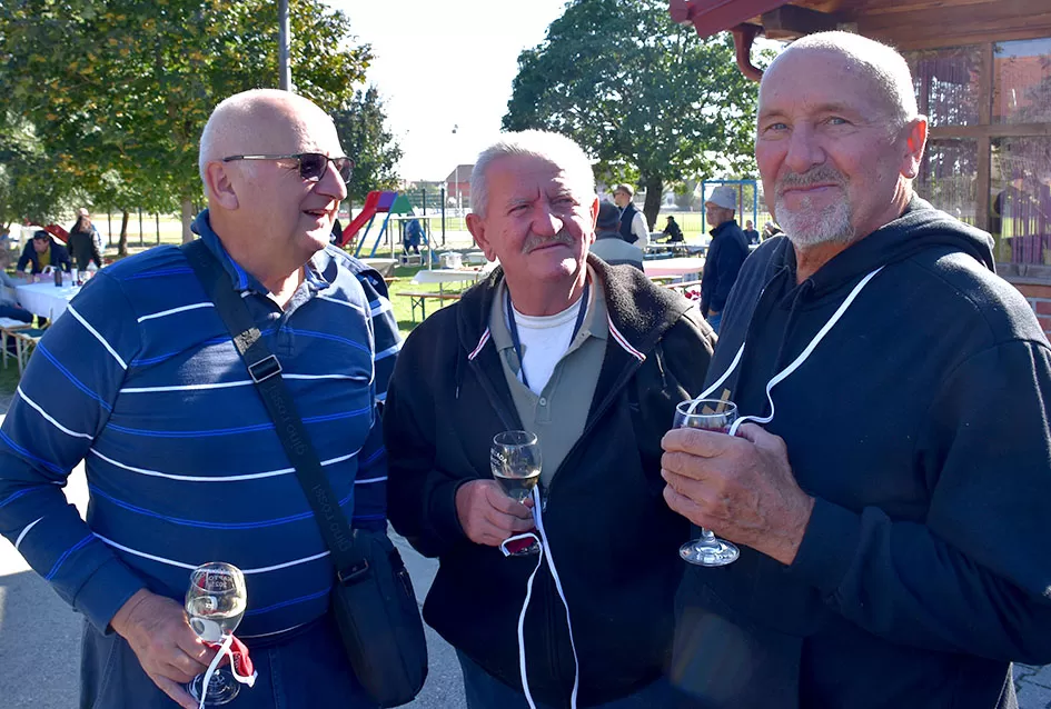[FOTOGALERIJA] Željko Rodić  skuhao najbolji kotlić na 14. kaptolačkoj pudarijadi